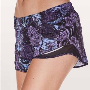 Lululemon Hotty Hot Short II *2.5” - Memoir Multi Purple/Black